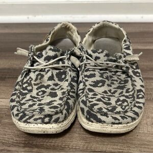 Hey Dude Women’s Shoes Sz 8 Wendy Woven‎ Cheetah Grey Slip On Shoes Ladies Comfy